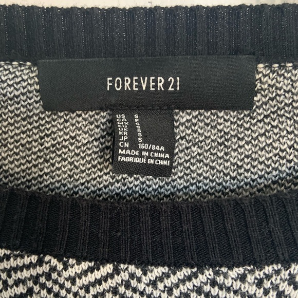 Forever 21, Black and White Graphic Letter “M” Crewneck Sweater, Size: Small - Picture 3 of 4